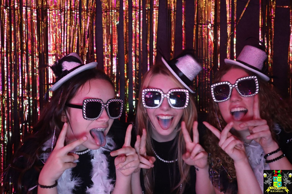 ../Images/Jeugd Opwarmbal Photobooth 267.jpg